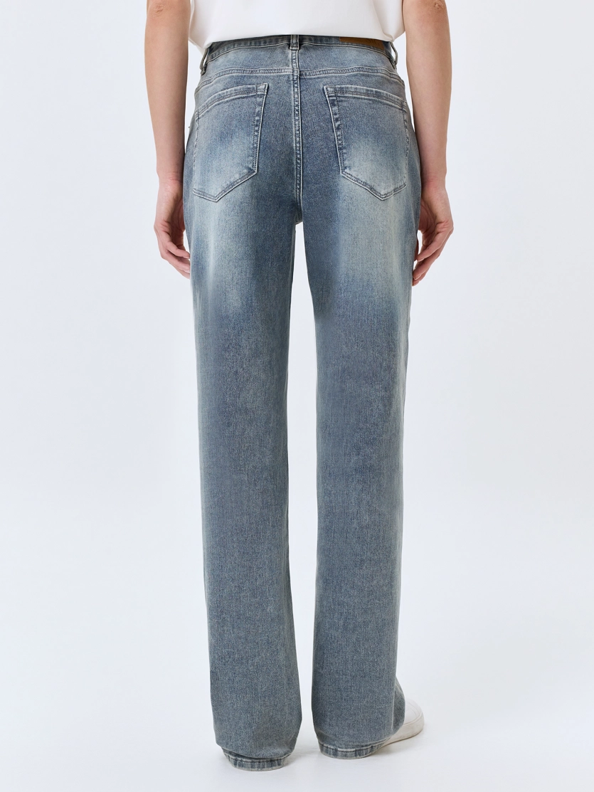 Прямые джинсы с деликатной варкой