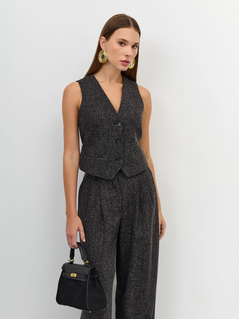 Костюмный жилет из смесовой вискозы