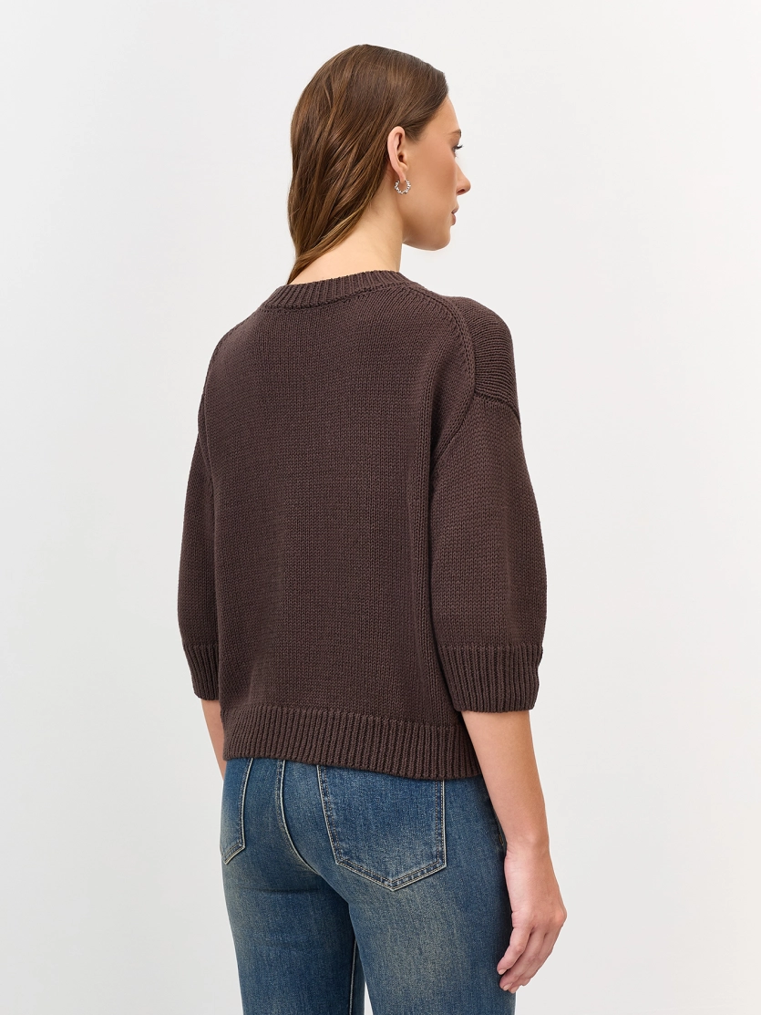 Свободный укороченный свитер