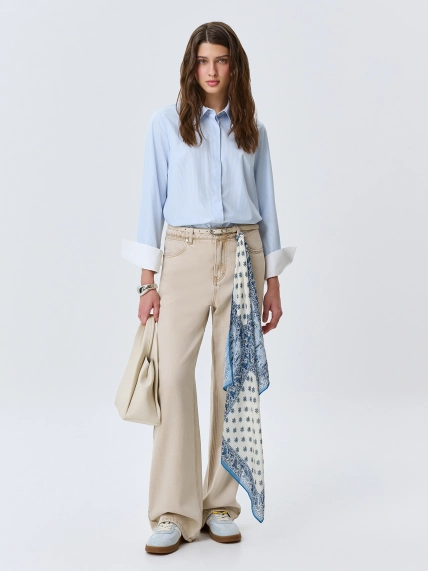 Тонкий кожаный ремень с акцентным декором