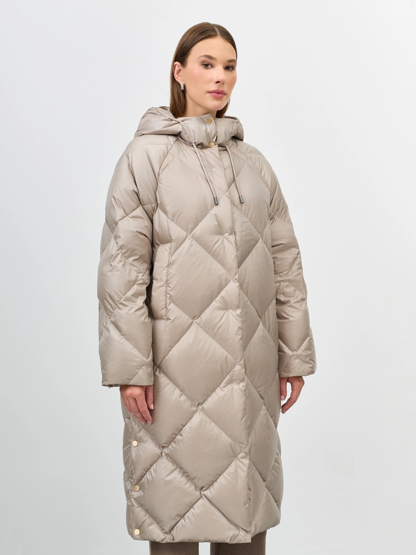 Пуховое пальто из фактурной ткани 