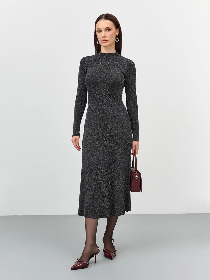 Платье с мерцающим люрексом и отрытой спиной