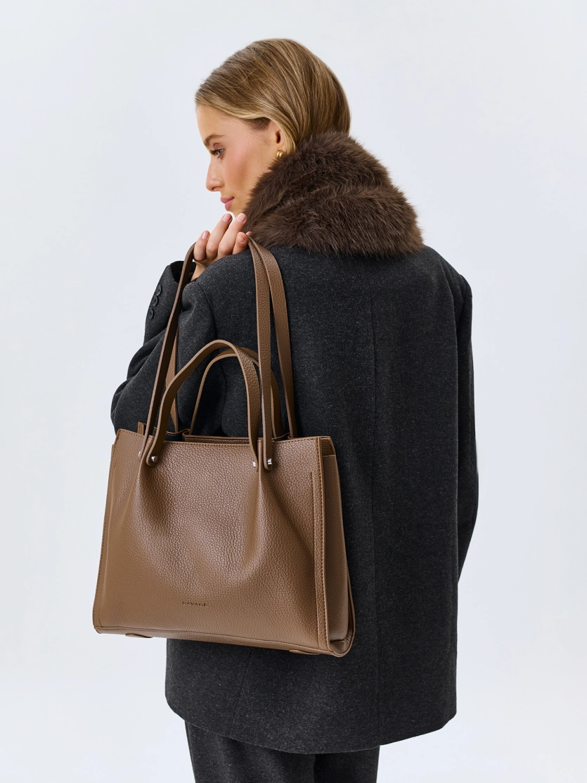 Сумка-трапеция из эко-кожи