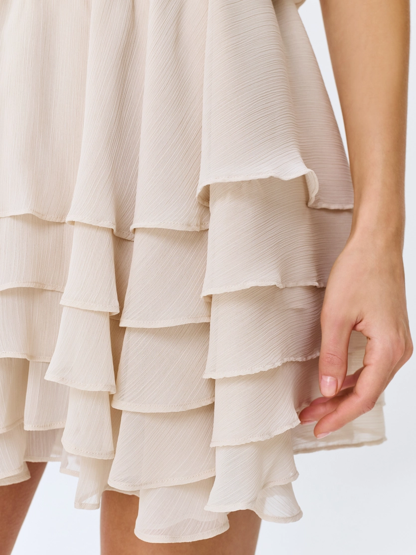 Романтичное платье-мини с оборками