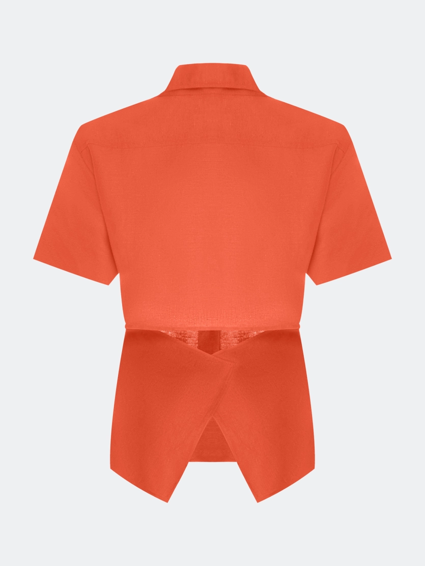 Блузка с разрезом на спине 