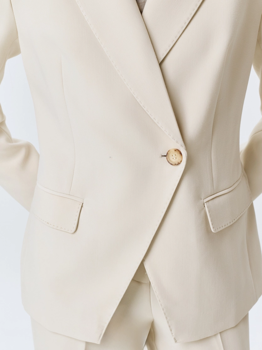 Асимметричный однобортный жакет