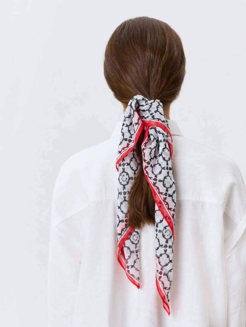 Шейный платок с восточным орнаментом