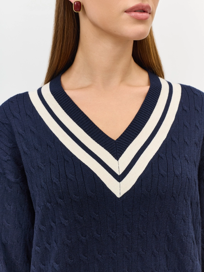 Свитер с косами и контрастной отделкой