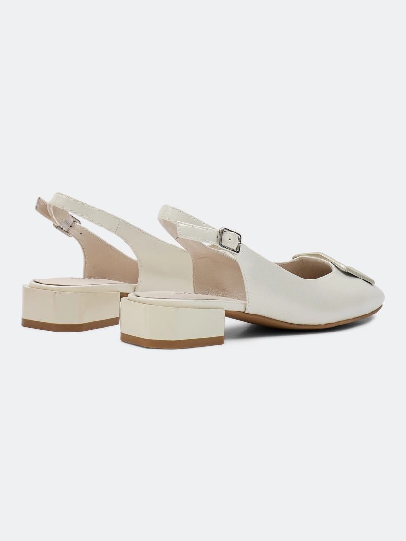 Туфли с металлической пряжкой