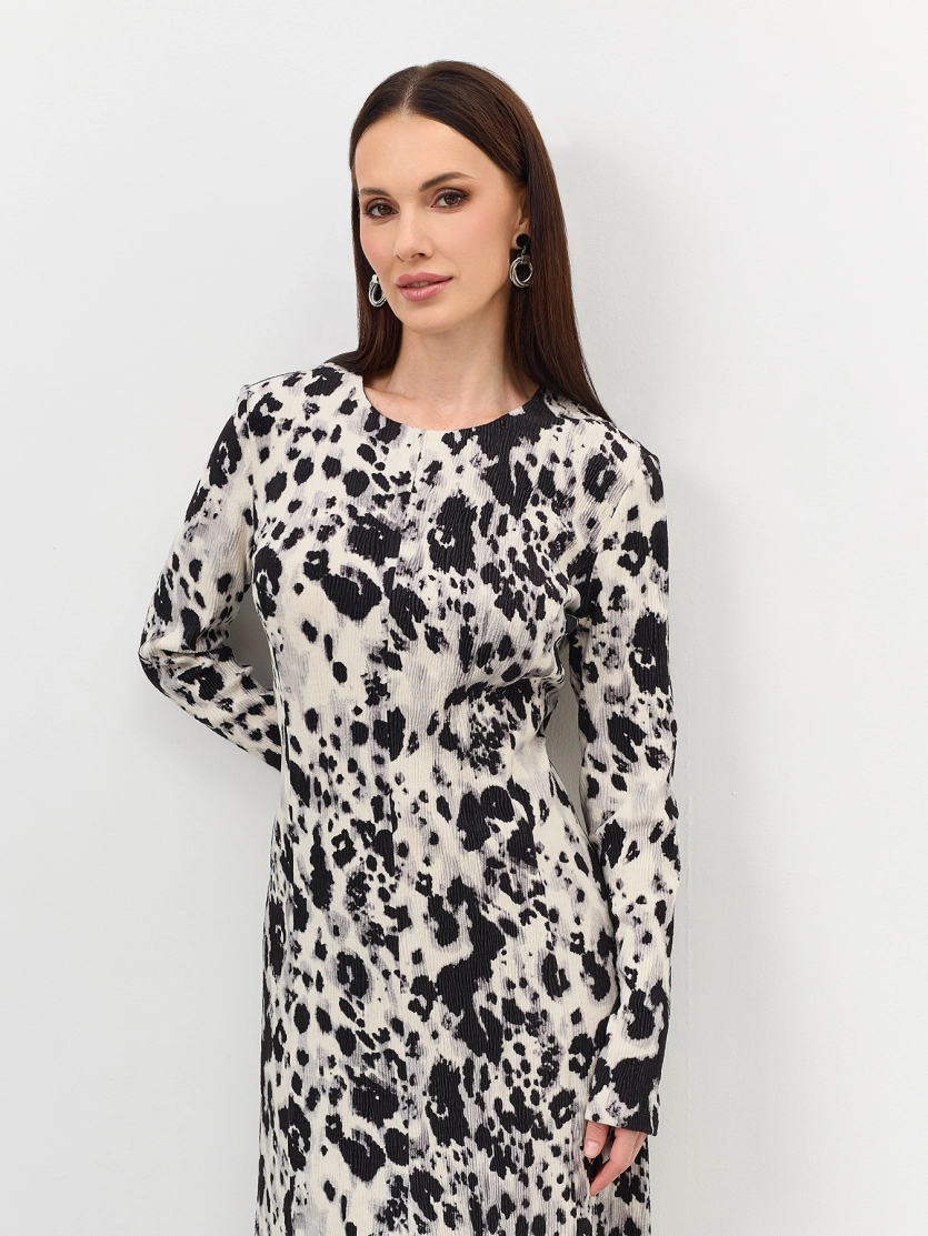 Платье с монохромным принтом