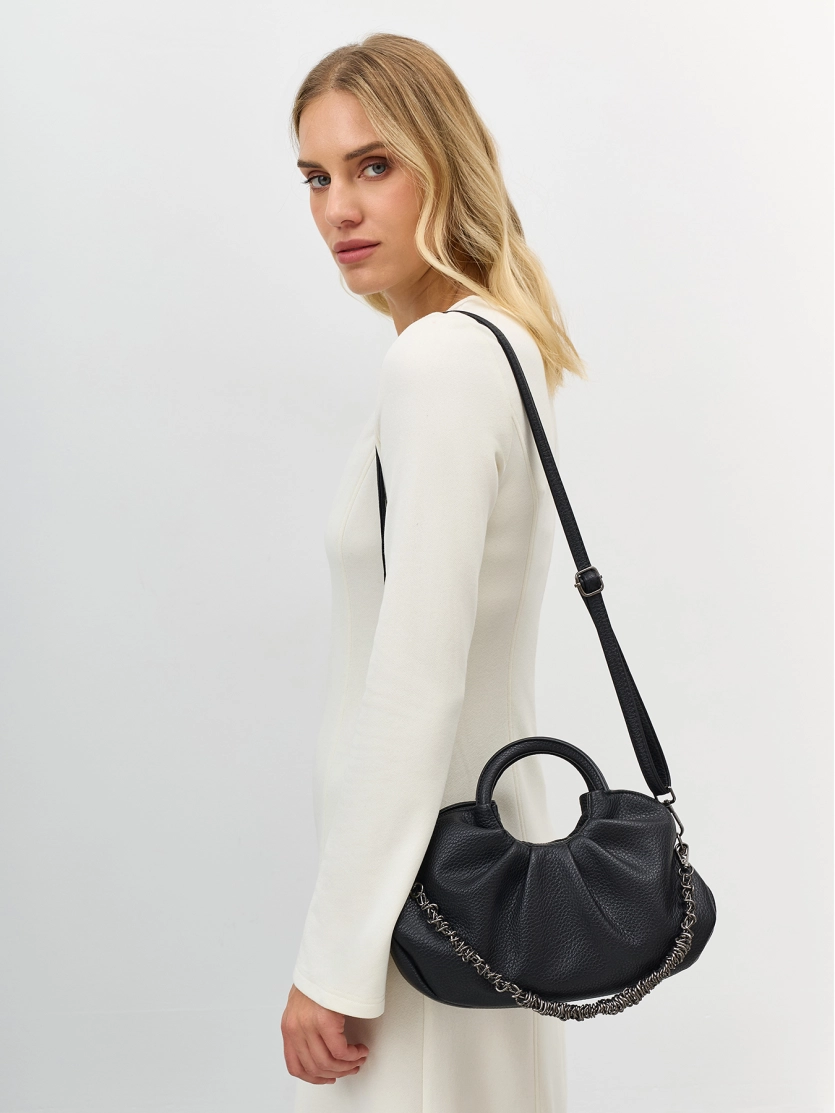 Сумка пельмень с акцентной цепочкой