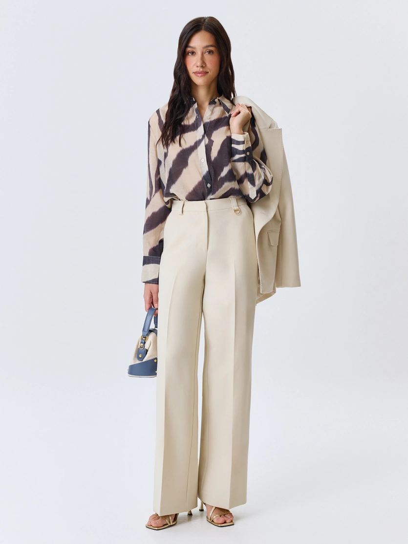 Широкие брюки с мягкими стрелками