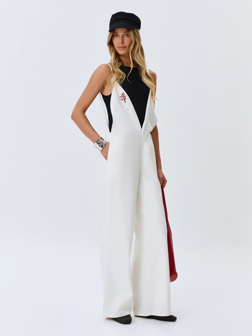 Белый джинсовый комбинезон 