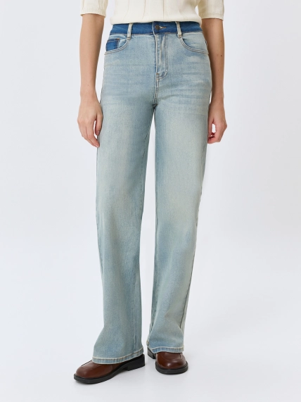 Джинсы Straight fit с акцентной контрастной варкой