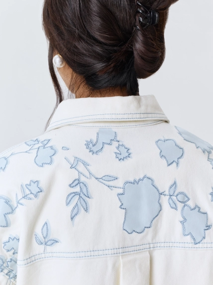 Джинсовый жакет с цветочным принтом