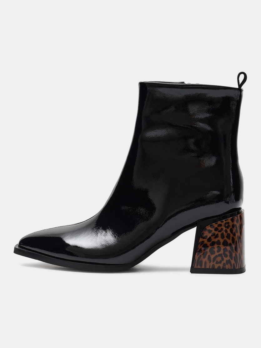 Ботильоны из лаковой кожи и контрастным каблуком