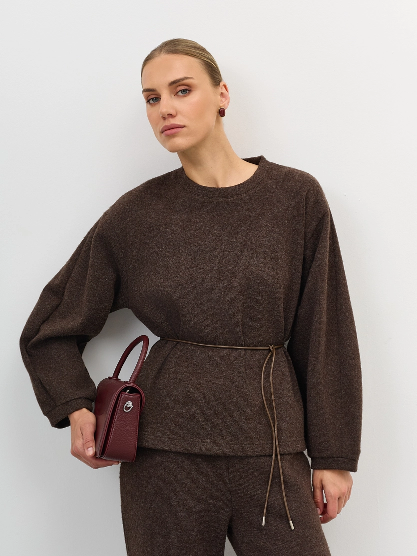 Теплый джемпер с тонким поясом