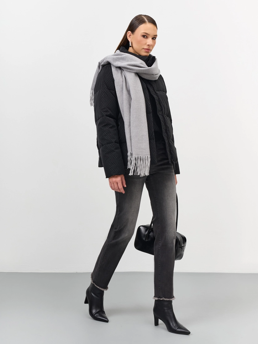 Джинсы с деликатной варкой и бахромой 