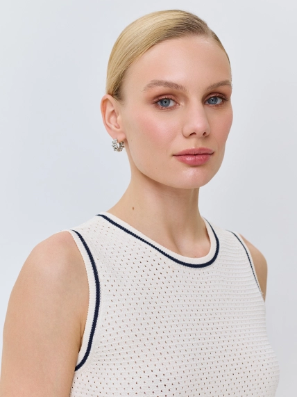 Ажурный топ с контрастными кантами