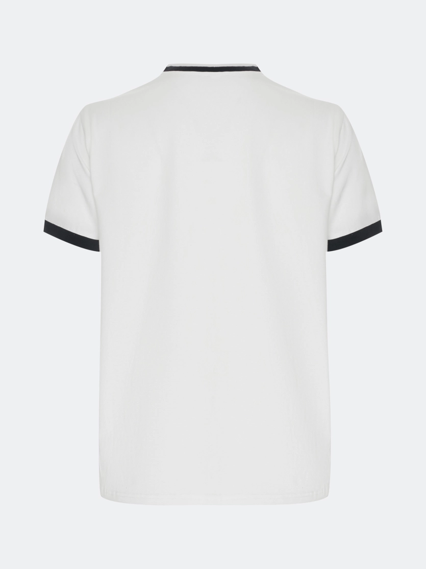 Футболка с контрастными деталями