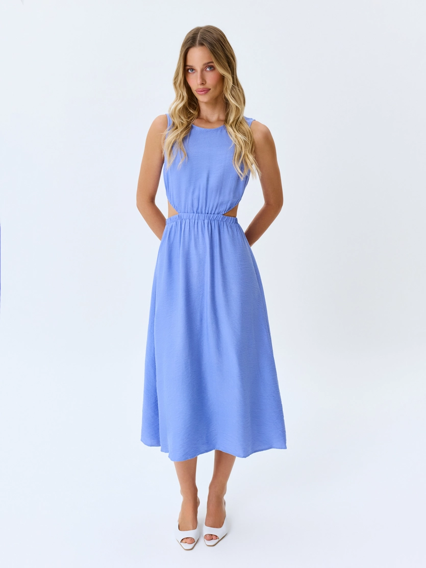 Яркое платье из района с вырезами