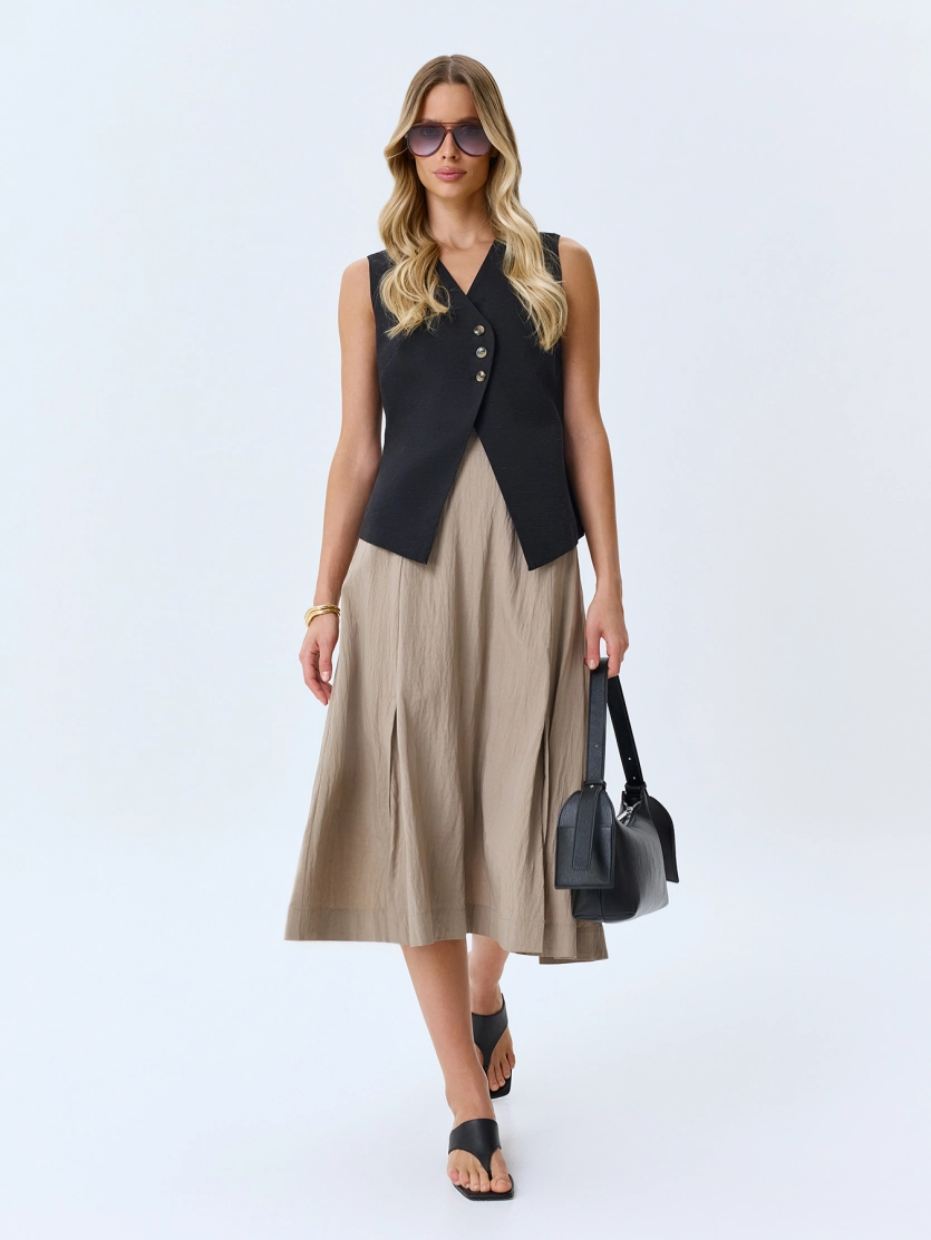 Удлиненный жилет с асимметричной застежкой