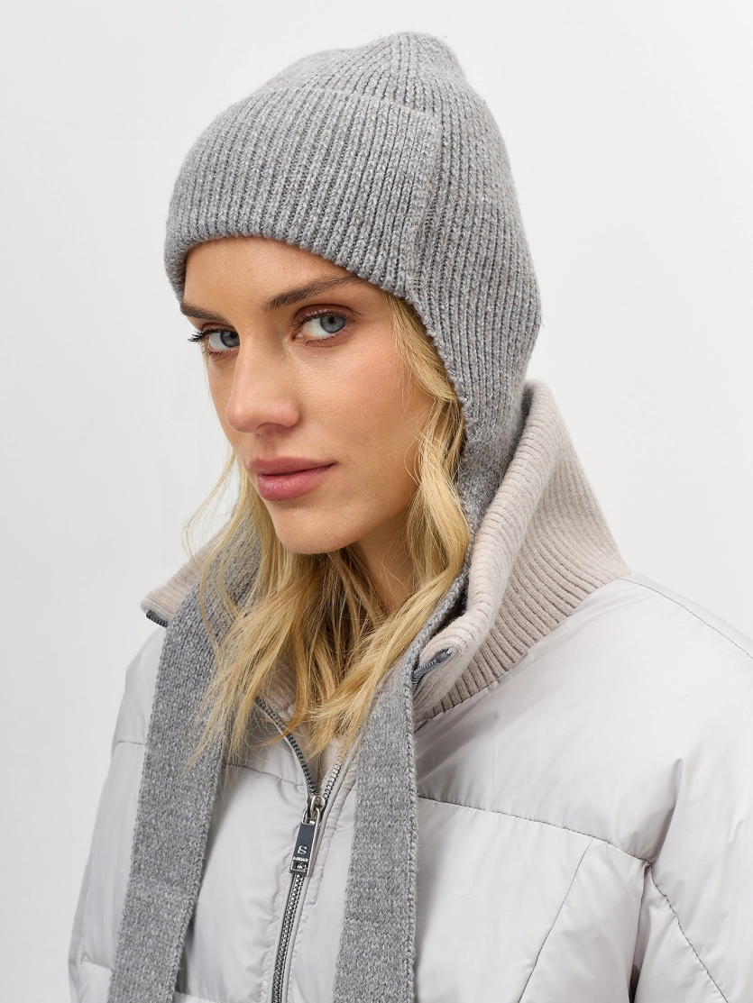 Шапка-чепчик с шерстью