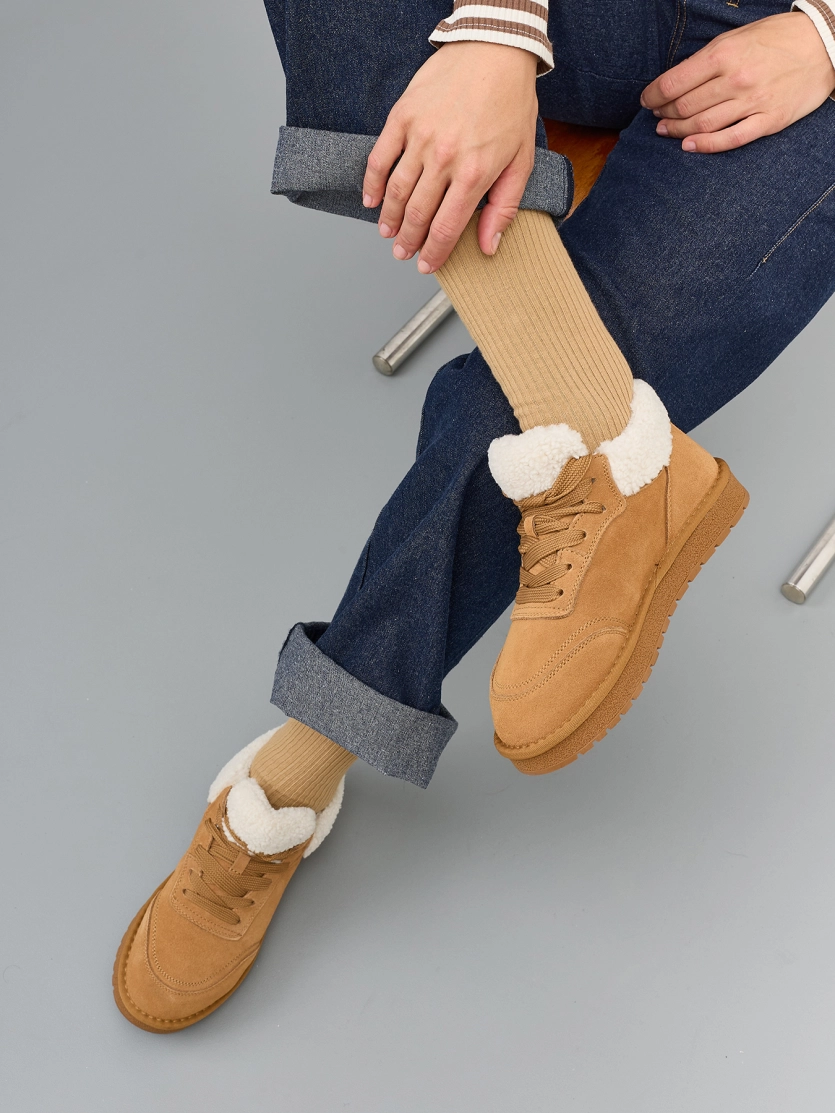 Замшевые кроссовки с мехом