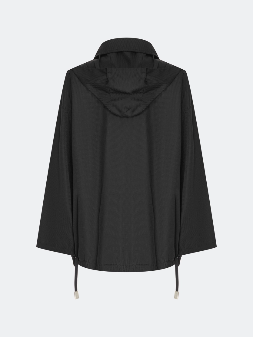 Ветровка с яркой подкладкой