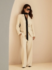 Широкие брюки с мягкими стрелками