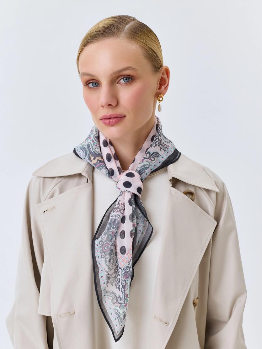 Легкий платок с абстрактным узором