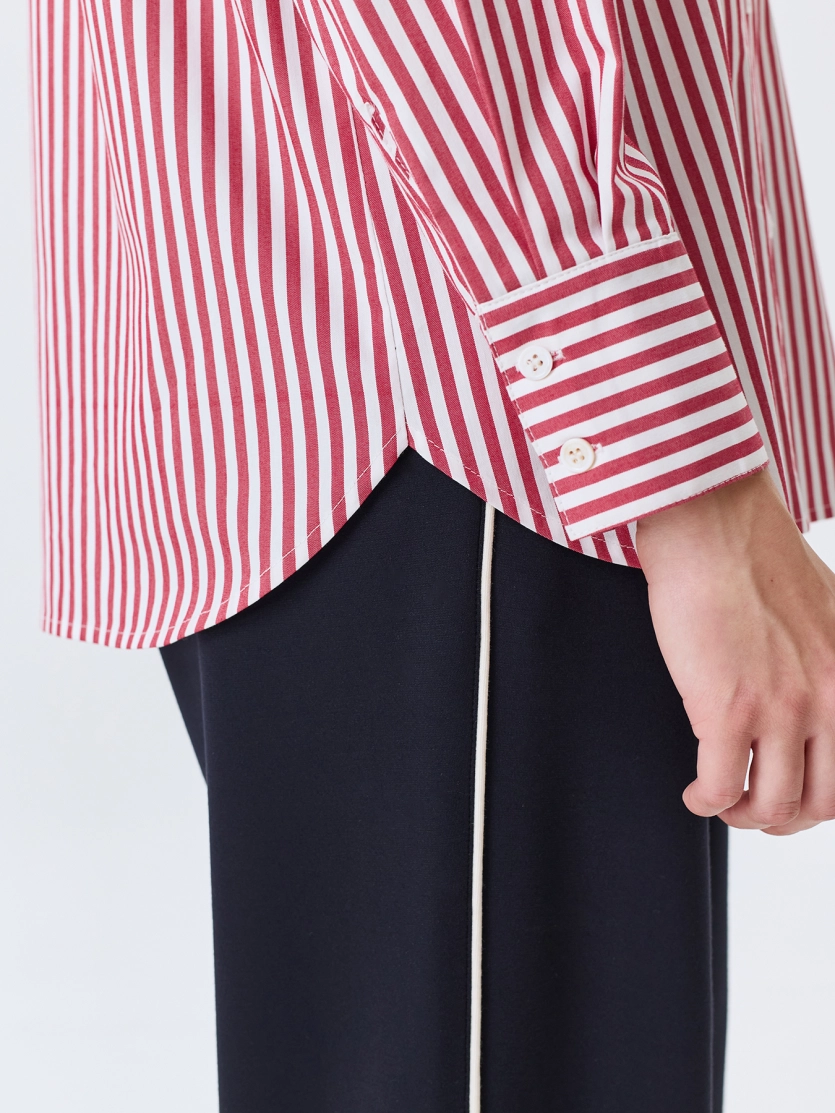 Яркая рубашка в полоску 