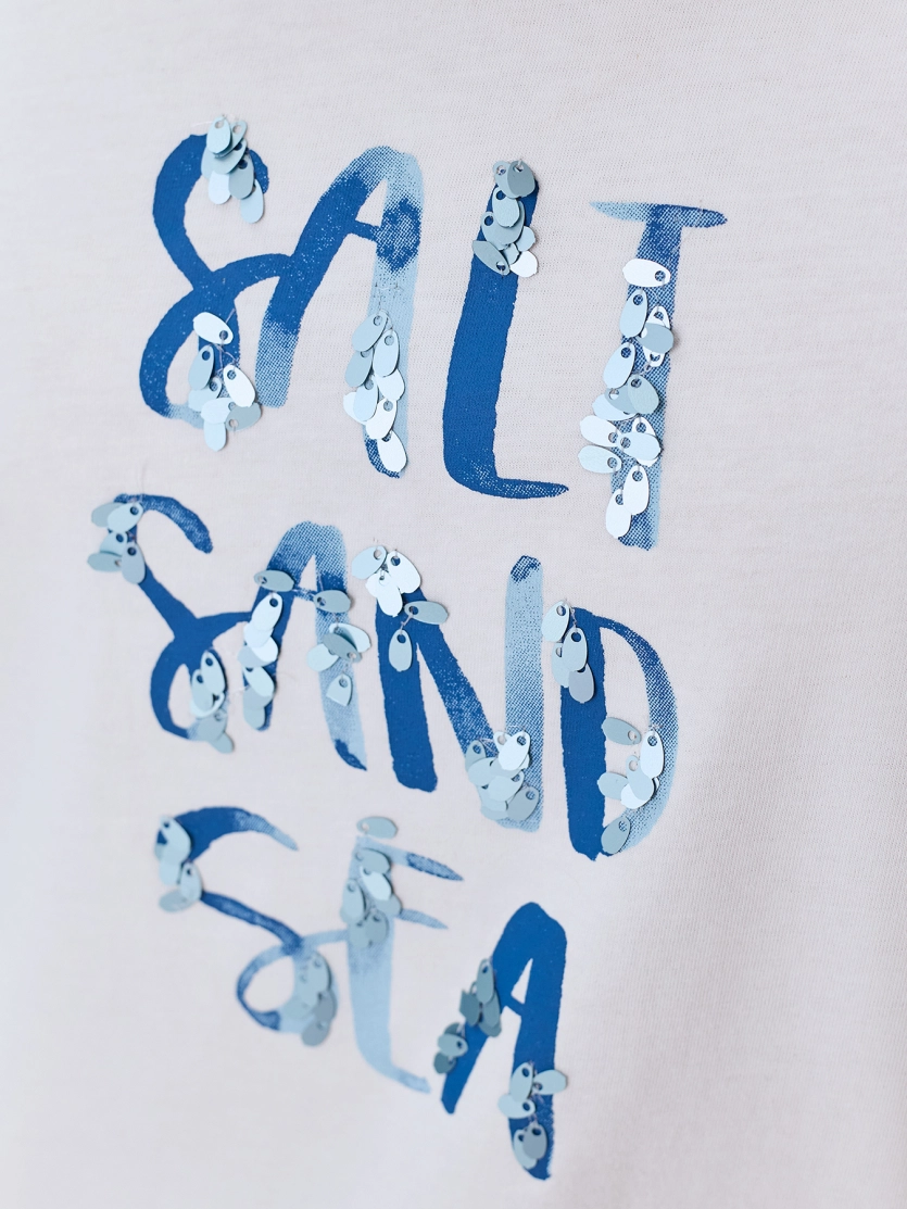 Футболка с мерцающими пайетками