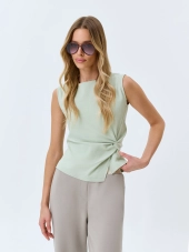 Топ с асимметричными складками