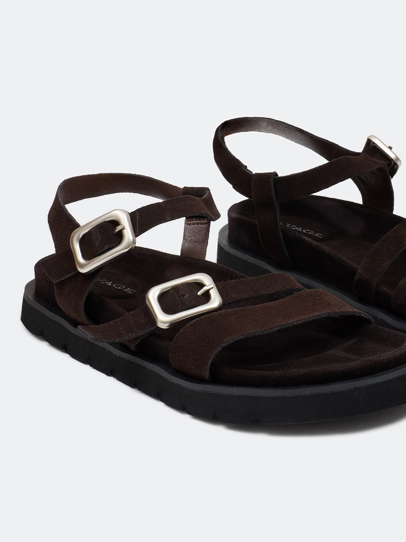 Сандалии с акцентными пряжками