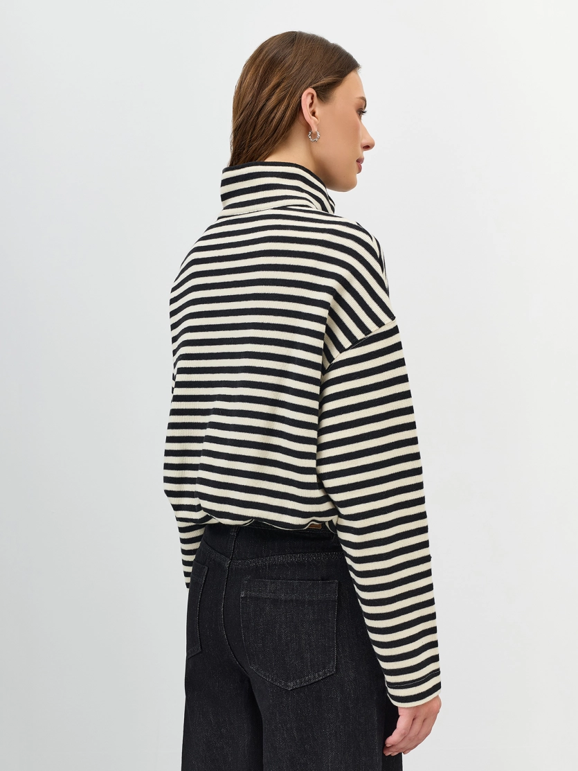 Джемпер в контрастную полоску