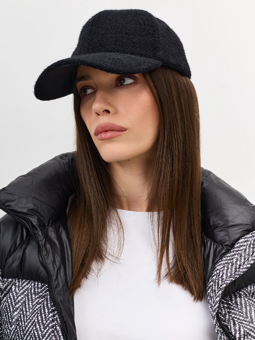 Кепка из фактурного текстиля