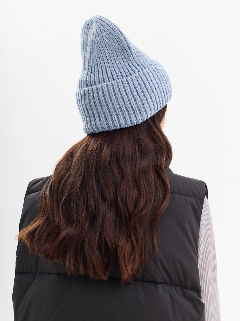 Вязаная шапка с отворотом