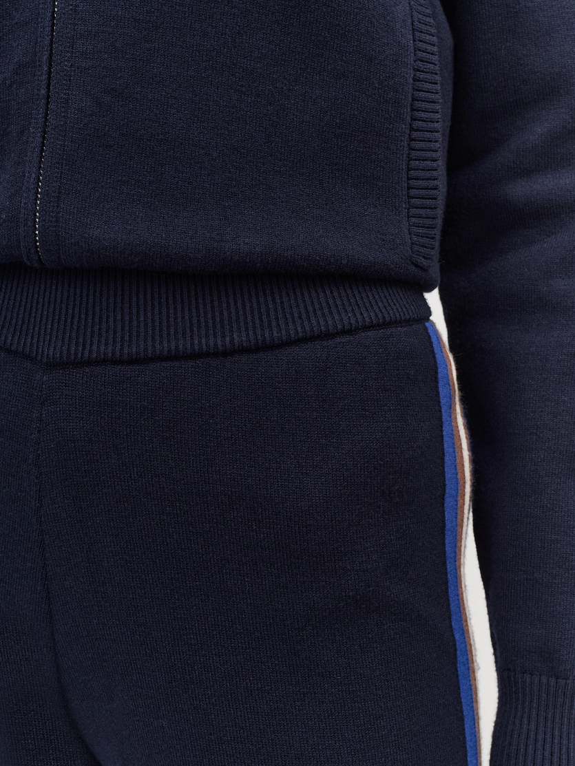 Вязаные брюки с лампасами