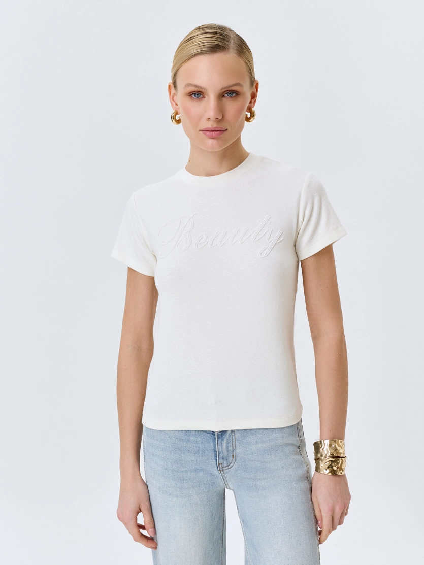 Футболка с вышивкой 