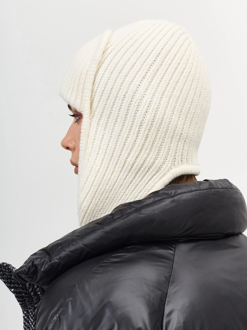 Вязаная шапка-ушанка