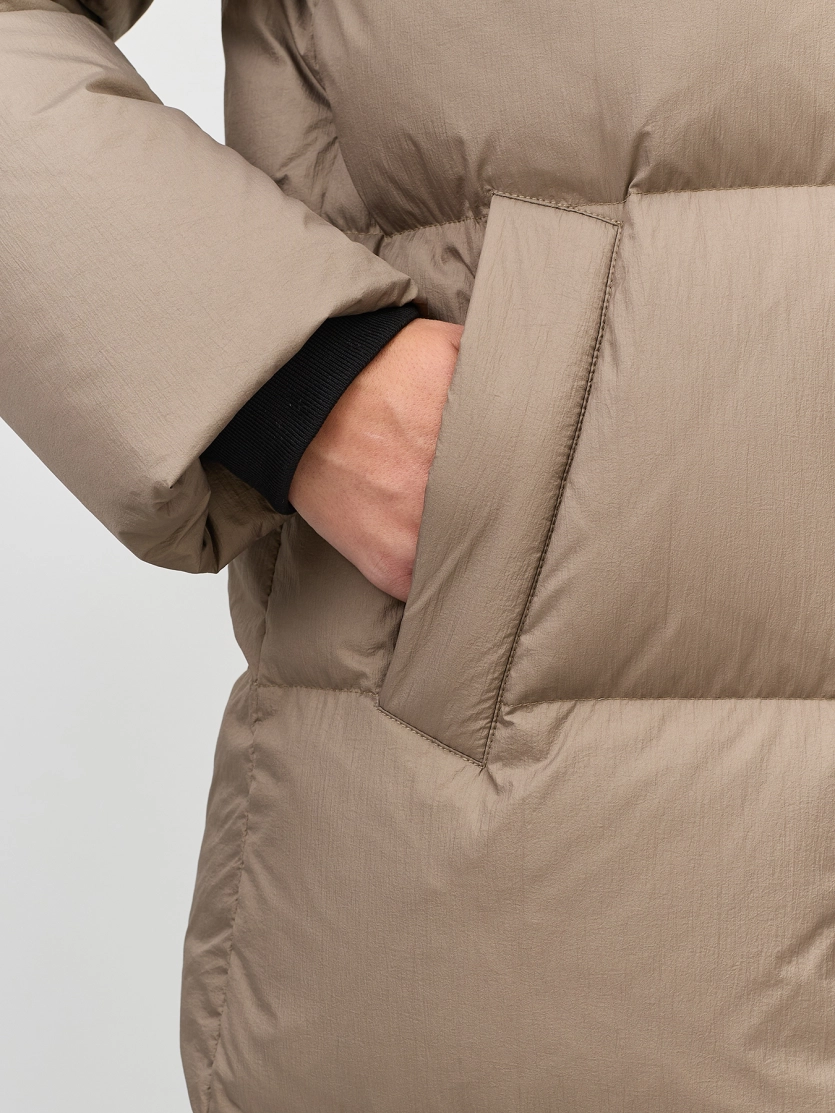 Oversize пуховик из нейлона с крэш эффектом