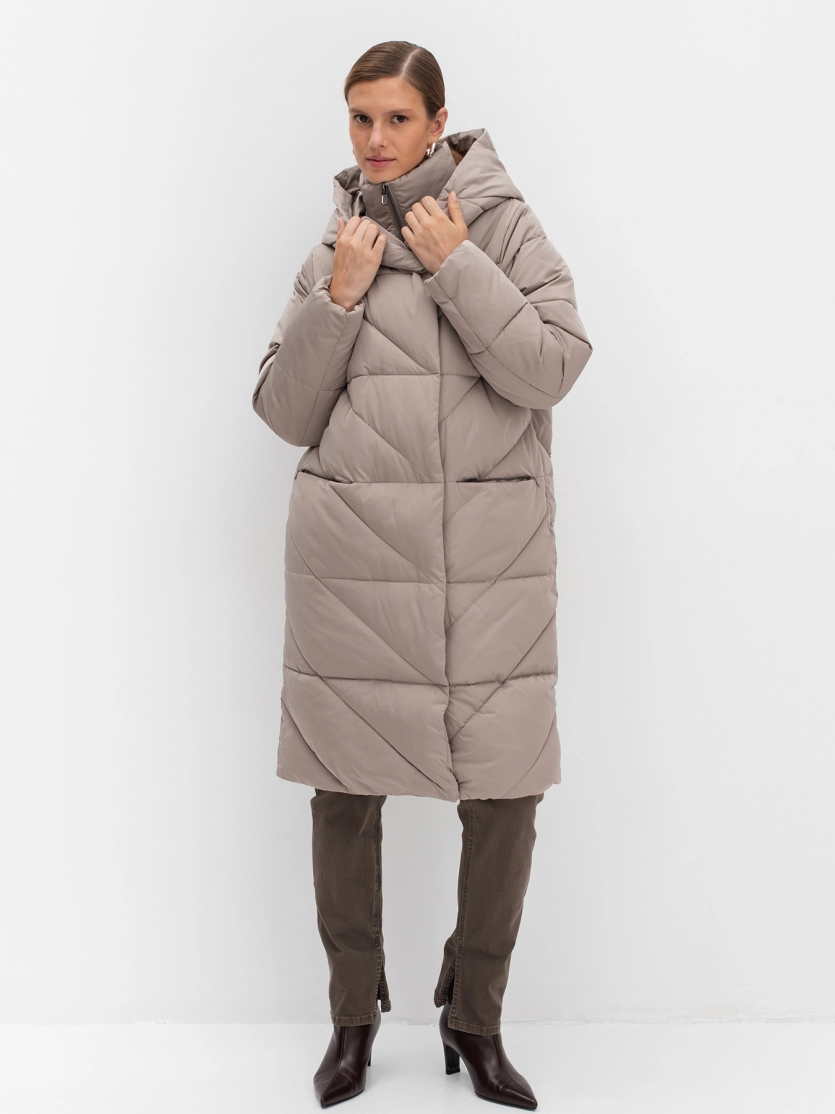 Утеплненное стеганое пальто с манишкой