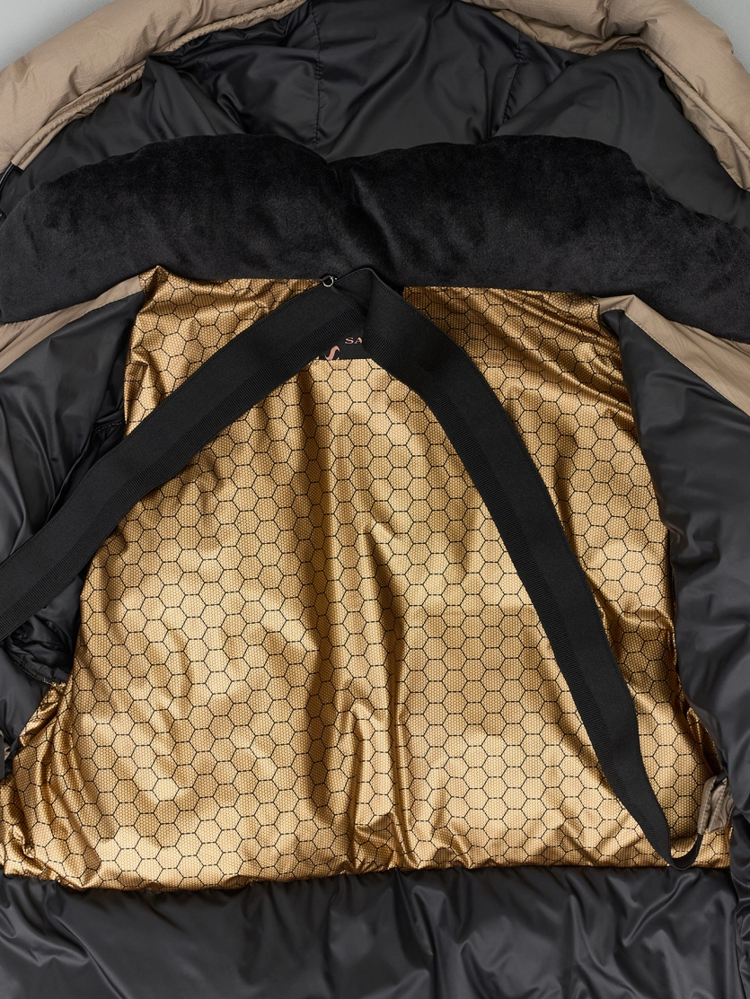 Oversize пуховик из нейлона с крэш эффектом