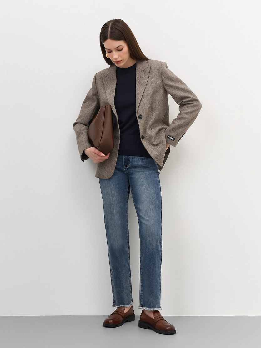 Джинсы с деликатной варкой и бахромой 