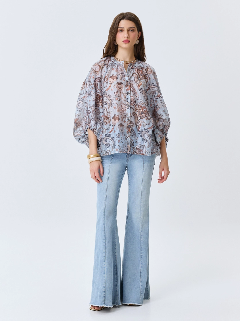 Джинсы клёш с акцентными стрелками