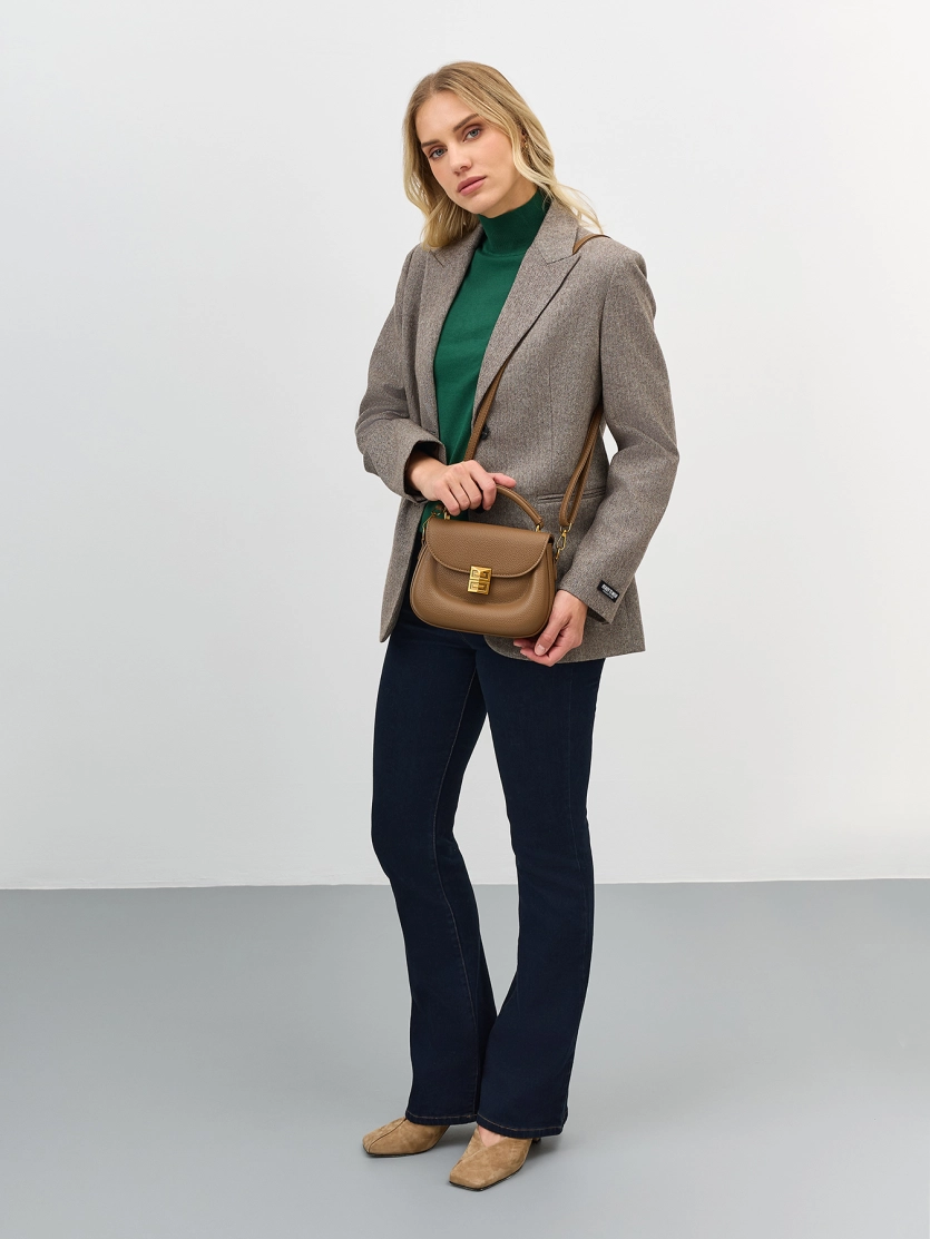 Фигурная сумка из эко кожи