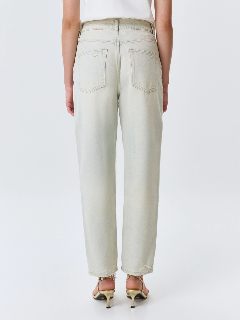 Джинсы-бананы с  декором