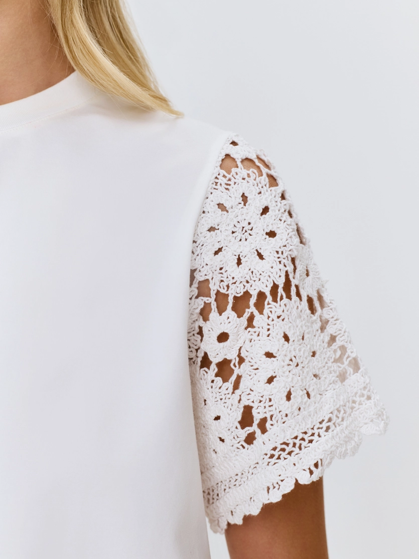 Хлопковая футболка с ажурными рукавами