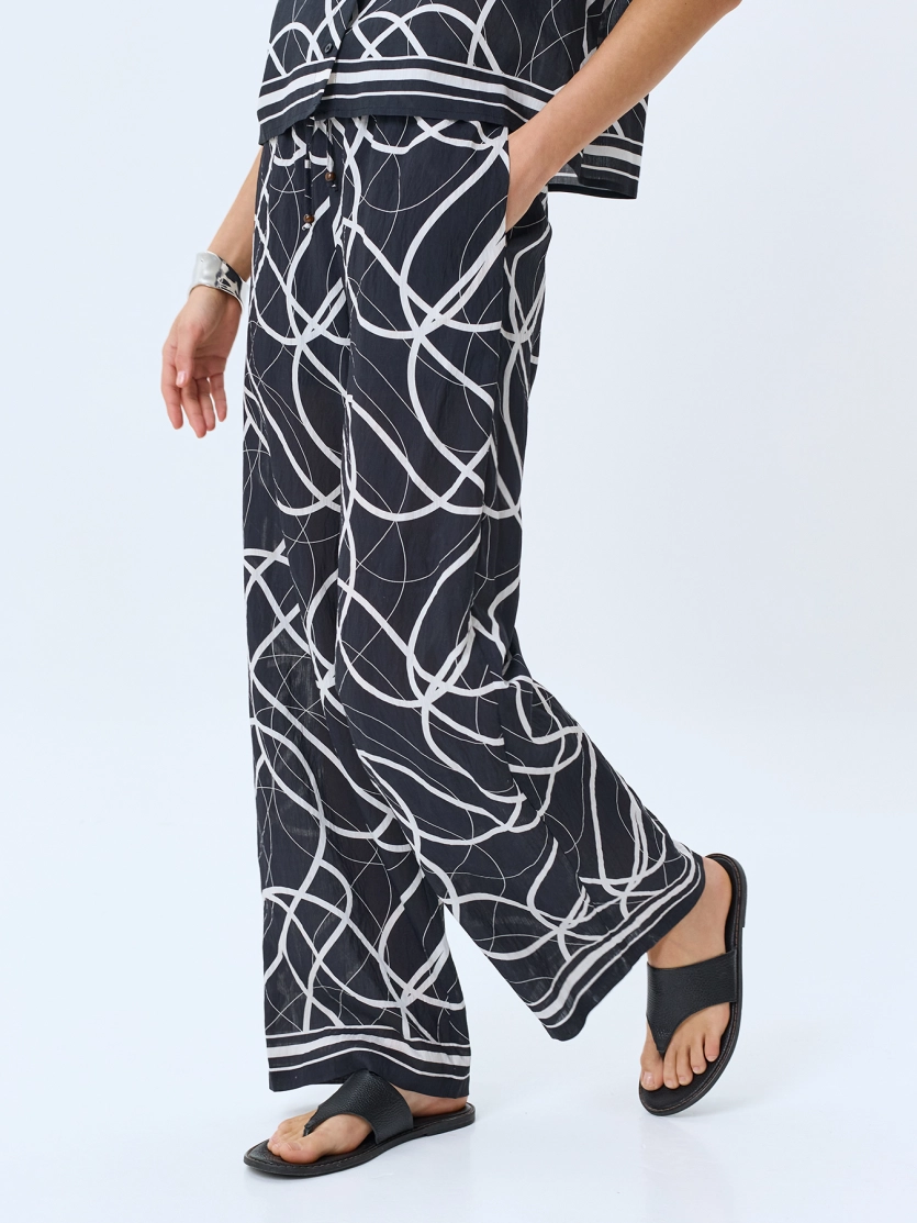 Брюки с абстрактным принтом